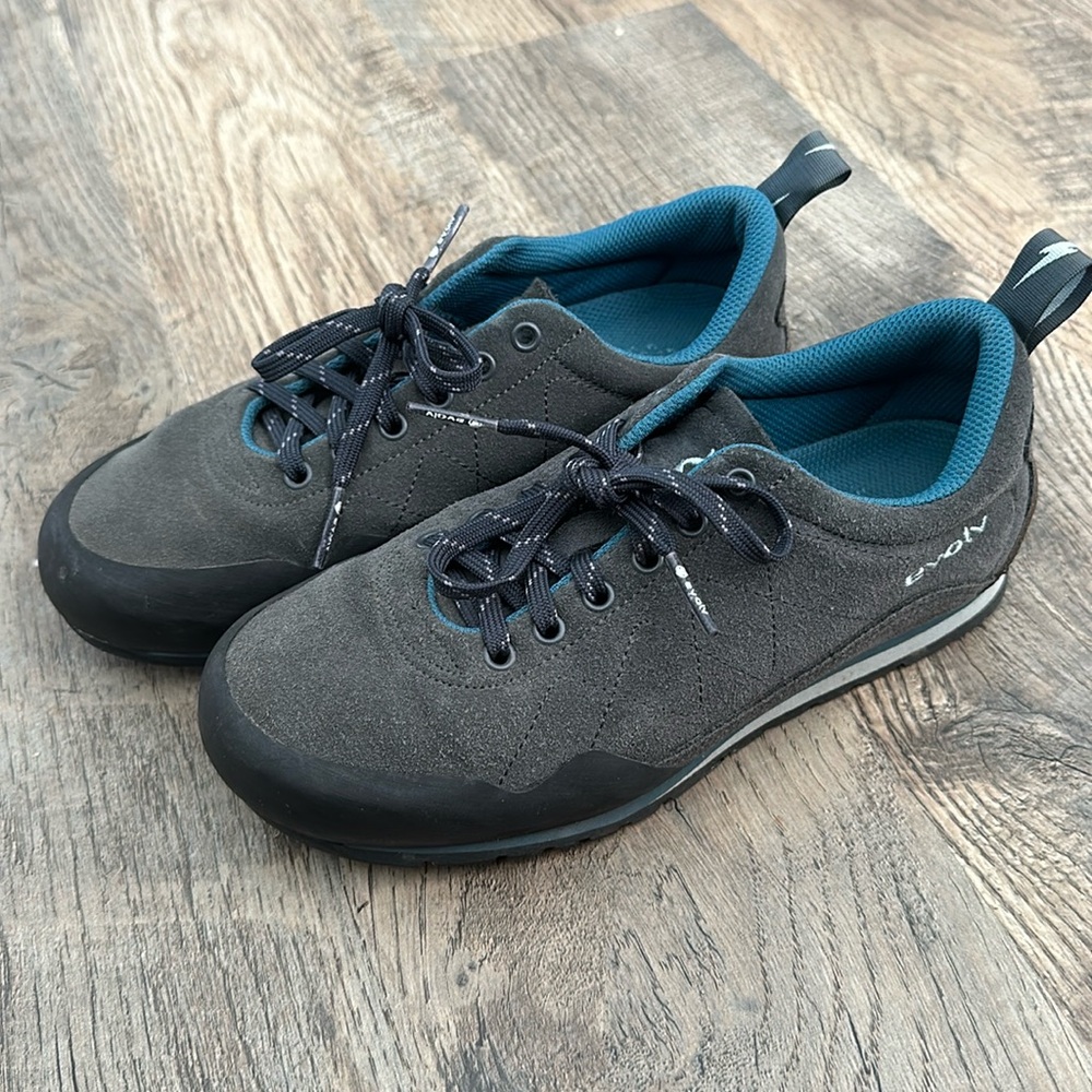 Evolv Trax “Zander” grey climbing-style canvas + rubber shoes, SZ 7
